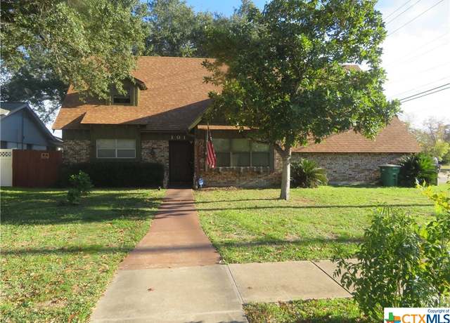 Property at 101 N Crescent, Victoria, TX 77901, 5 beds, 2.5 baths