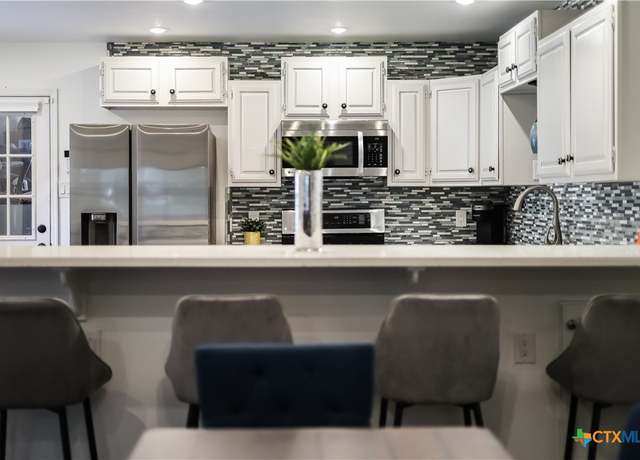 Property at 55 Oaks Pl, Lago Vista, TX 78645, 3 beds, 2 baths