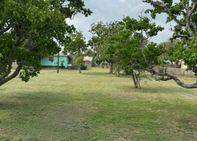 Property at 154 W Kruse Ave, Port Lavaca, TX 77979, 2 beds, 1 bath