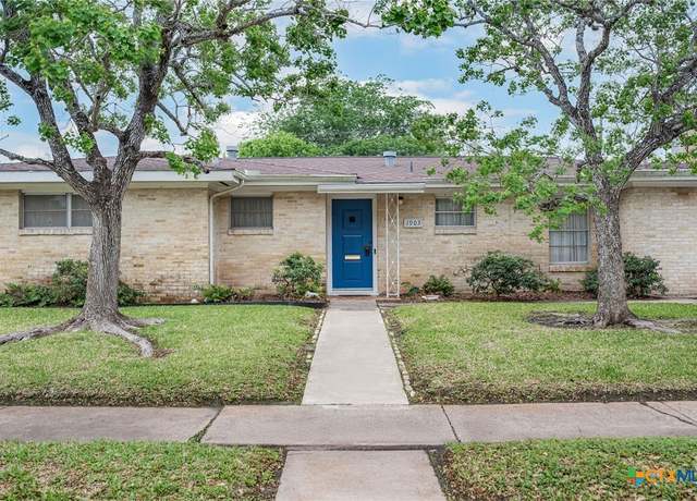 Property at 1903 College Dr, Victoria, TX 77901, 3 beds, 2 baths