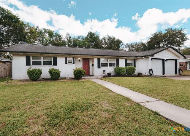 Property at 2303 Terrace Ave, Victoria, TX 77901, 3 beds, 2 baths