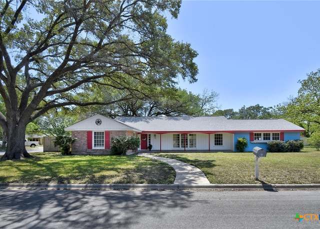 Property at 1437 Mockingbird Ln, Seguin, TX 78155, 3 beds, 2 baths
