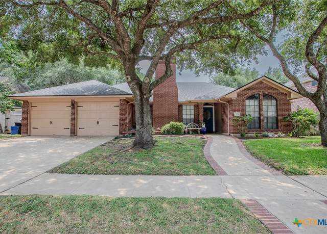 Property at 113 Ashford Dr, Victoria, TX 77904, 4 beds, 2 baths