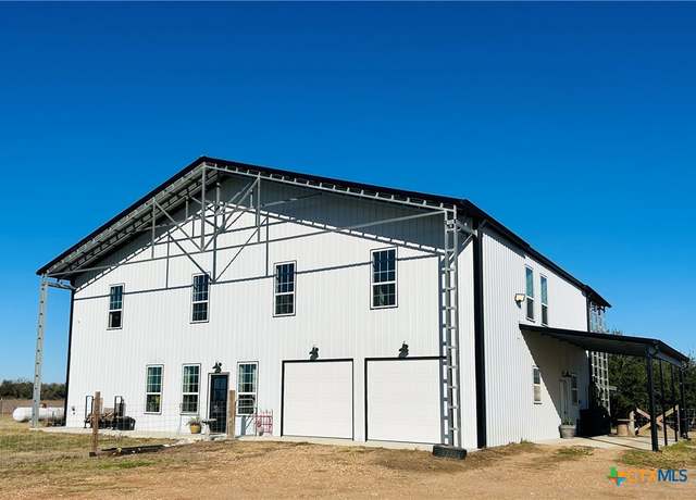 Property at 96 Leaning Oak Rd, Victoria, TX 77904, 5 beds, 3.5 baths