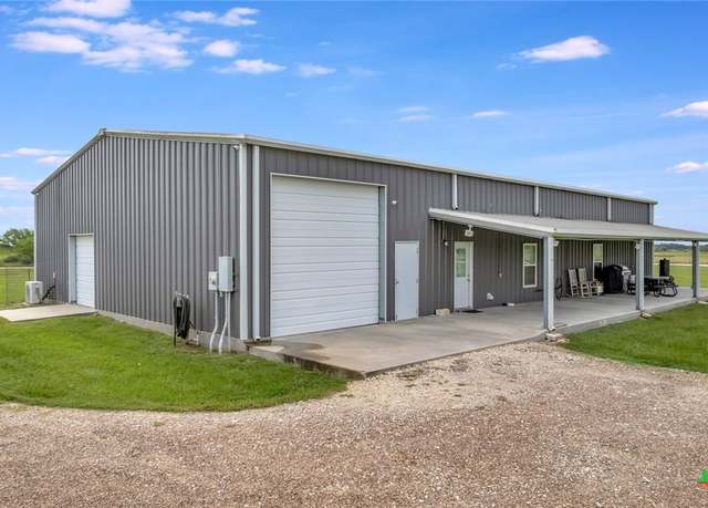 Property at 59 Leaning Oak Rd, Victoria, TX 77904, 3 beds, 3 baths