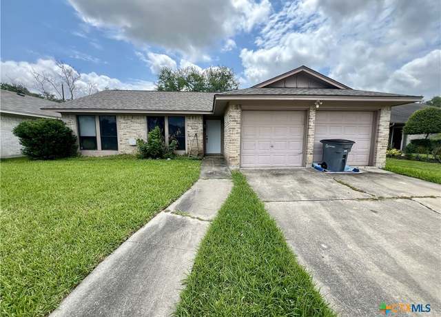 Property at 105 Kensington Dr, Victoria, TX 77901, 3 beds, 2 baths