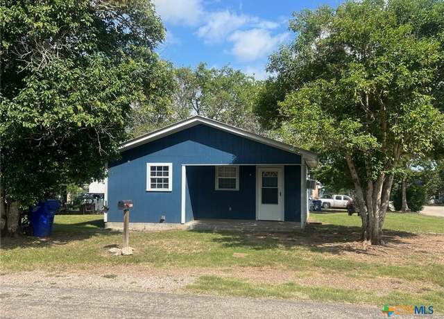 Property at 902 Simpson St, Yoakum, TX 77995, 2 beds, 1 bath