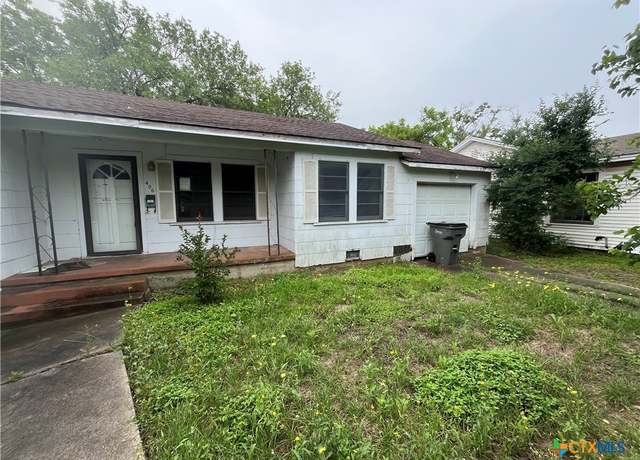 Property at 406 Lariat Ln, Victoria, TX 77901, 2 beds, 1 bath