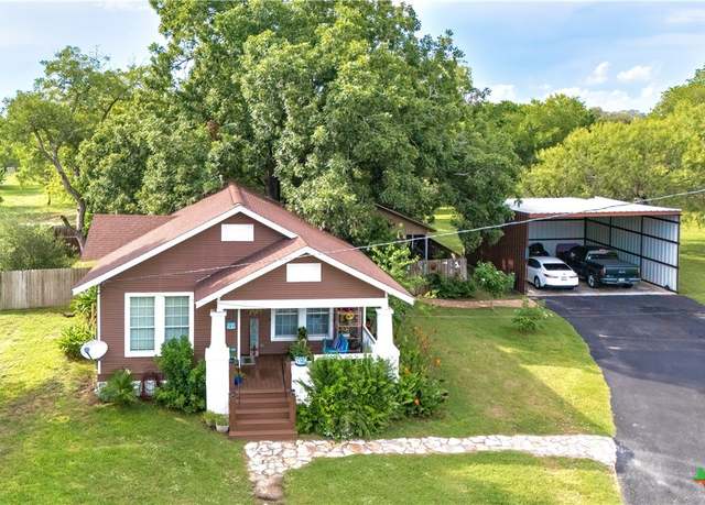 Property at 437 E 7th St, Yorktown, TX 78164, 2 beds, 1 bath