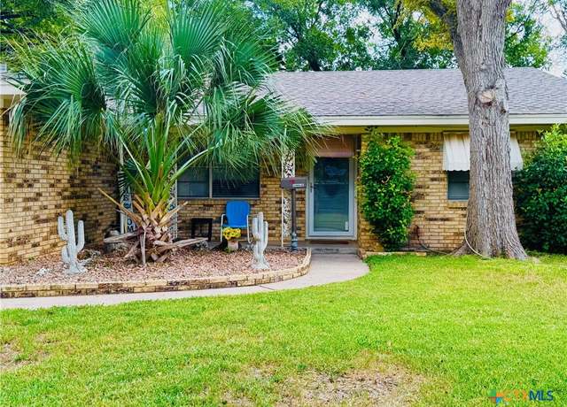 Property at 118 N 30th St, Gatesville, TX 76528, 3 beds, 3 baths