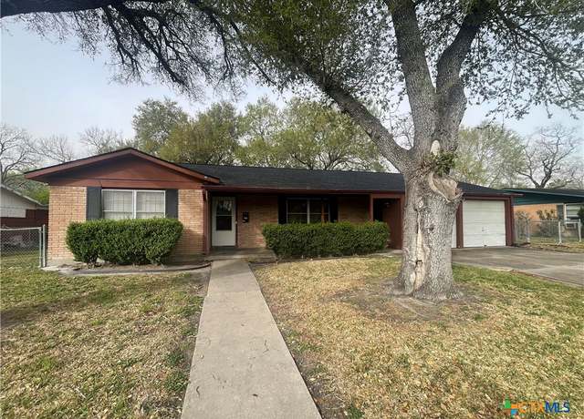 Property at 3403 Redwood Dr, Victoria, TX 77901, 3 beds, 2 baths