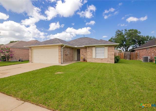Property at 501 Appaloosa Dr, Victoria, TX 77904, 3 beds, 2 baths