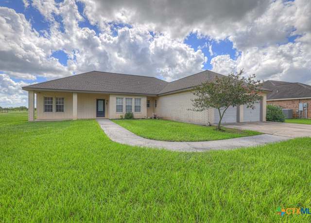 Property at 201 Castlewood Dr, Seguin, TX 78155, 3 beds, 2.5 baths