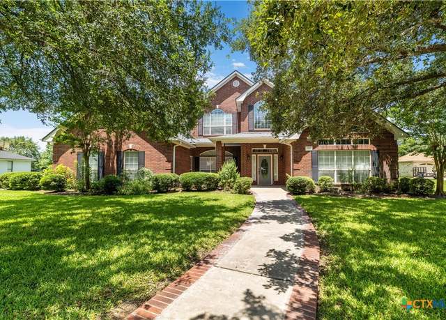 Property at 123 Northwood Dr, Cuero, TX 77954, 4 beds, 4 baths