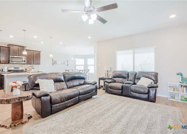 Property at 400 Paddock Ln, Killeen, TX 76542, 3 beds, 2 baths
