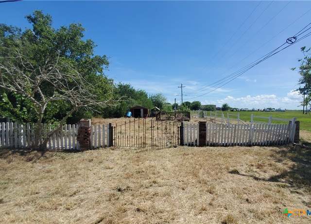 Property at 1611 W Broadway Ave, Seadrift, TX 77983