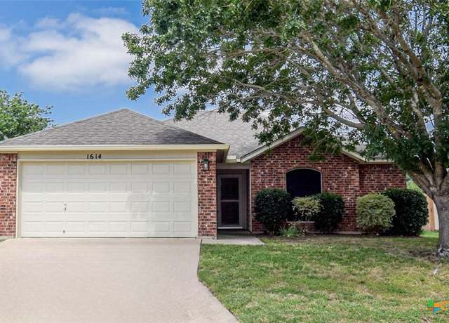 Property at 1614 Twisted Oak Dr, Temple, TX 76502, 3 beds, 2 baths