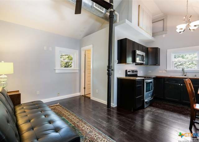 Property at 135 Adams St #4, San Antonio, TX 78210, 2 beds, 2 baths