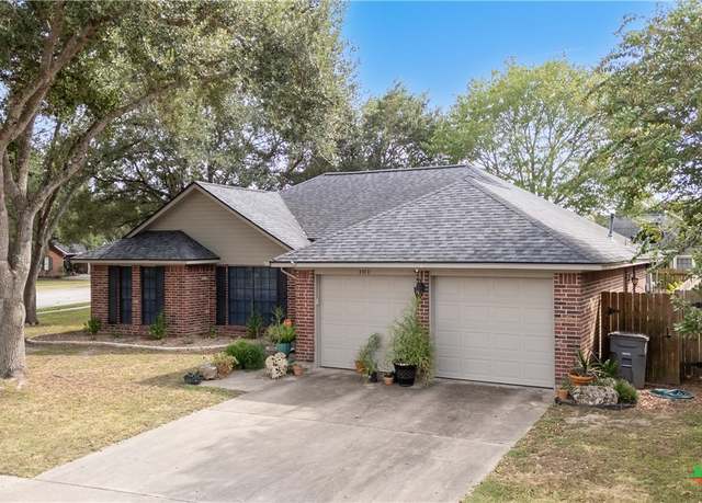 Property at 101 Bridle Ln, Victoria, TX 77904, 3 beds, 2 baths