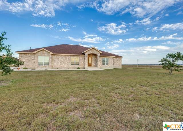 Property at 8177 Boenig Rd, Seguin, TX 78155, 3 beds, 2.5 baths