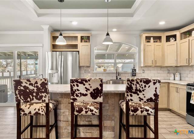Property at 154 Sunrise Dr, Kyle, TX 78640, 4 beds, 3 baths