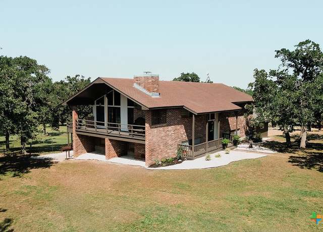 Property at 3225 Lower Mission Valley Rd, Victoria, TX 77905, 4 beds, 3 baths