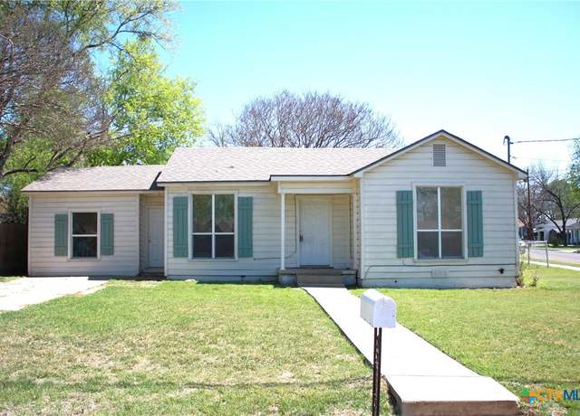 Property at 806 E 9th Ave, Belton, TX 76513, 3 beds, 2 baths