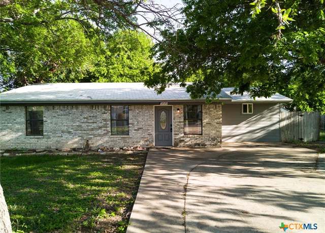 Property at 906 E Avenue D, Lampasas, TX 76550, 3 beds, 2 baths
