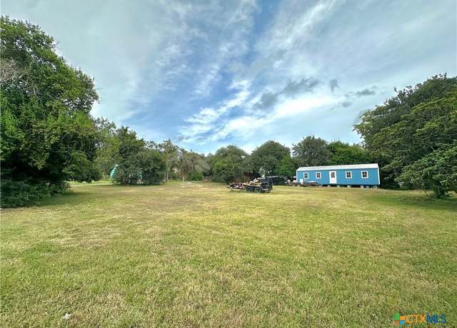 Property at 400 W Church St, Victoria, TX 77901