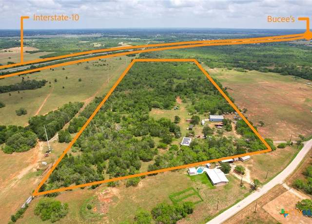 Property at 1240 Kelly Rd, Luling, TX 78648, 2 beds, 2 baths