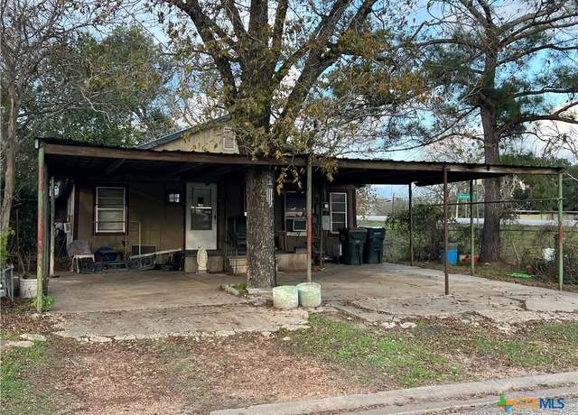 Property at 109 W Crockett St, Giddings, TX 78942, 4 beds, 2 baths