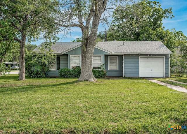 Property at 911 S Wells St, Edna, TX 77957, 3 beds, 2 baths