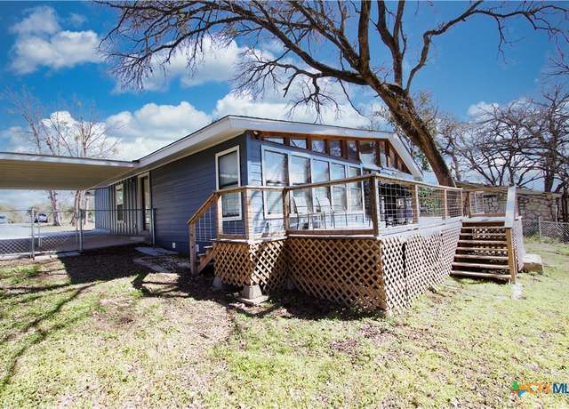 Property at 805 W 7th Ave, Belton, TX 76513, 4 beds, 3 baths