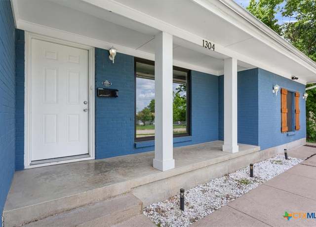 Property at 1304 Metropolitan Dr, Killeen, TX 76541, 4 beds, 2 baths