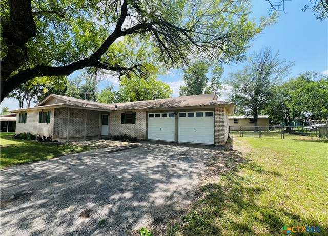 Property at 212 Brook St, Seguin, TX 78155, 3 beds, 2 baths