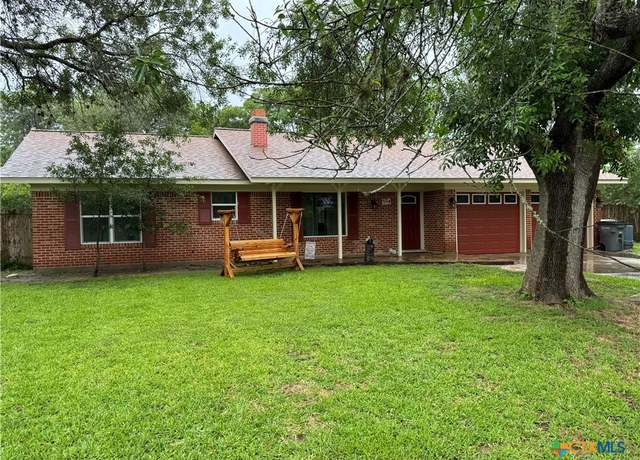 Property at 704 Kelly Crick Rd, Victoria, TX 77904, 3 beds, 2 baths