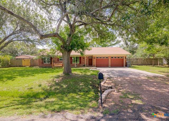 Property at 704 Kelly Crick Rd, Victoria, TX 77904, 3 beds, 2 baths
