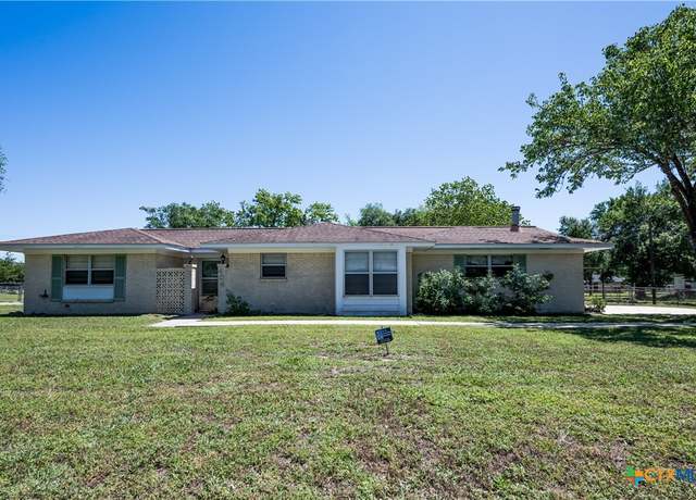 Property at 404 Rhodes, Victoria, TX 77904, 3 beds, 2 baths