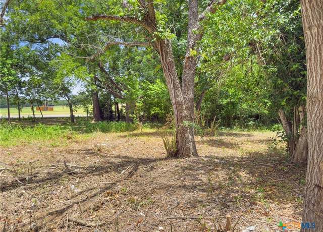 Property at 1140 N Hackberry Ave, Luling, TX 78648