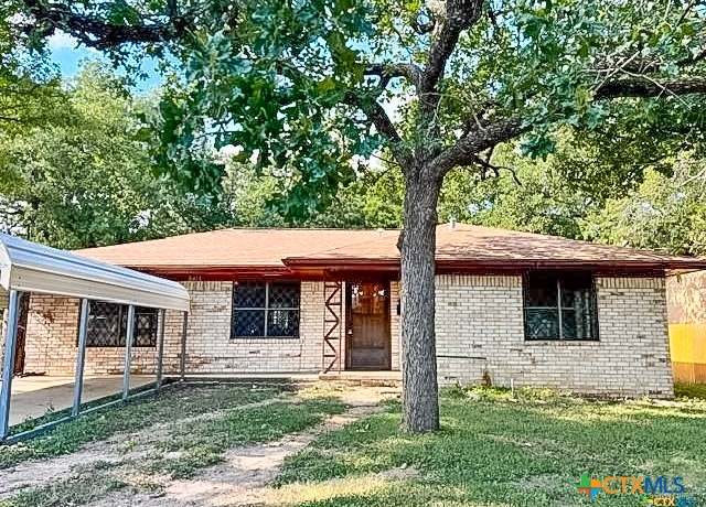 Property at 2413 Oak Dr, Gatesville, TX 76528, 2 beds, 1 bath