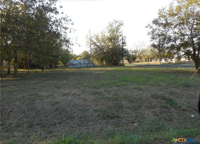 Property at 601 S Vine St, Victoria, TX 77901