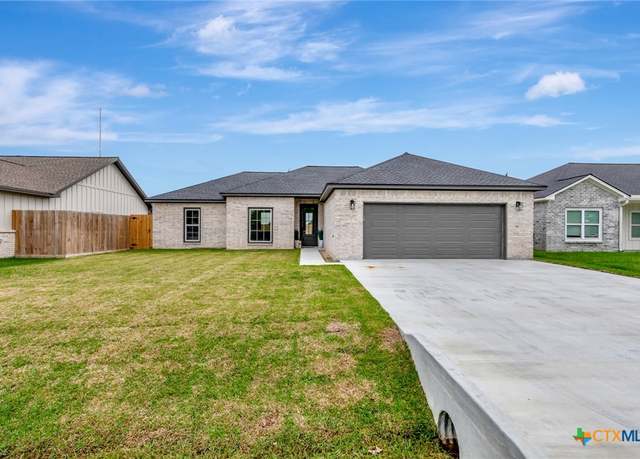 Property at 305 Turkey Ln, Victoria, TX 77905, 3 beds, 2 baths