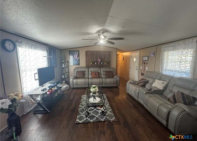 Property at 109 Shawn Ln, Seguin, TX 78155, 3 beds, 2 baths