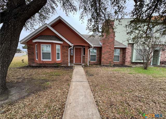 Property at 1 Northshire St, Victoria, TX 77904, 2 beds, 2 baths