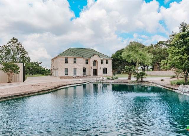 Property at 194 Panorama Ln, Victoria, TX 77905, 5 beds, 4 baths