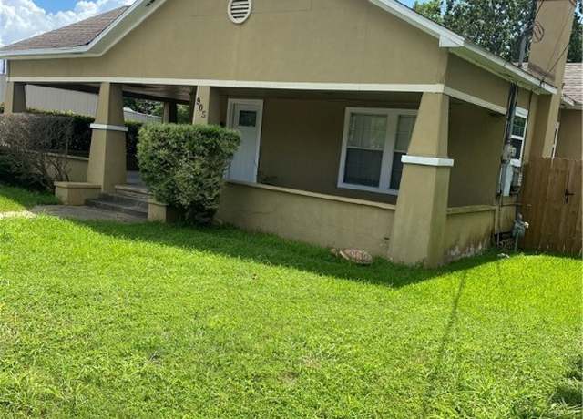 Property at 905 N Navarro St, Victoria, TX 77901, 3 beds, 1.5 baths