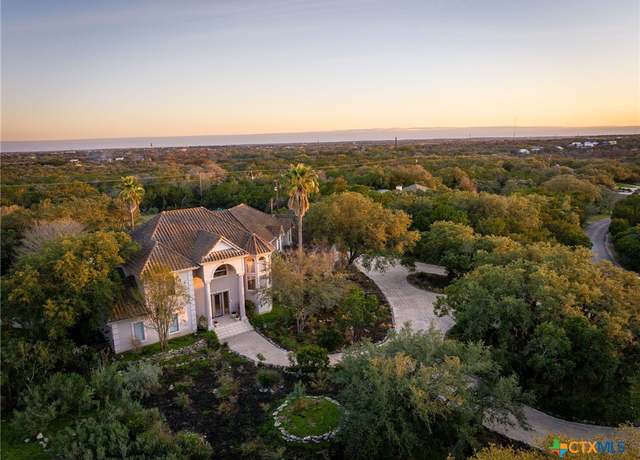 Property at 1001 Riada Dr, New Braunfels, TX 78132, 4 beds, 4.5 baths