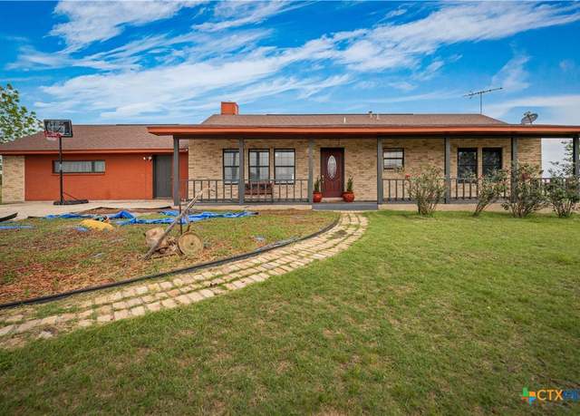 Property at 4220 Stapper Rd, Saint Hedwig, TX 78152, 3 beds, 2 baths