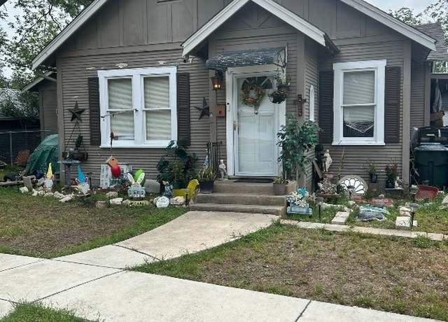 Property at 513 N San Marcos St, Seguin, TX 78155, 6 beds, 5 baths