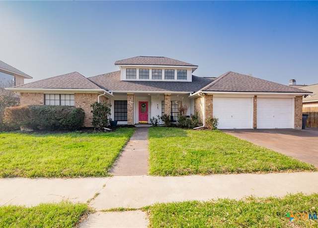 Property at 607 Brocton St, Victoria, TX 77904, 4 beds, 2 baths
